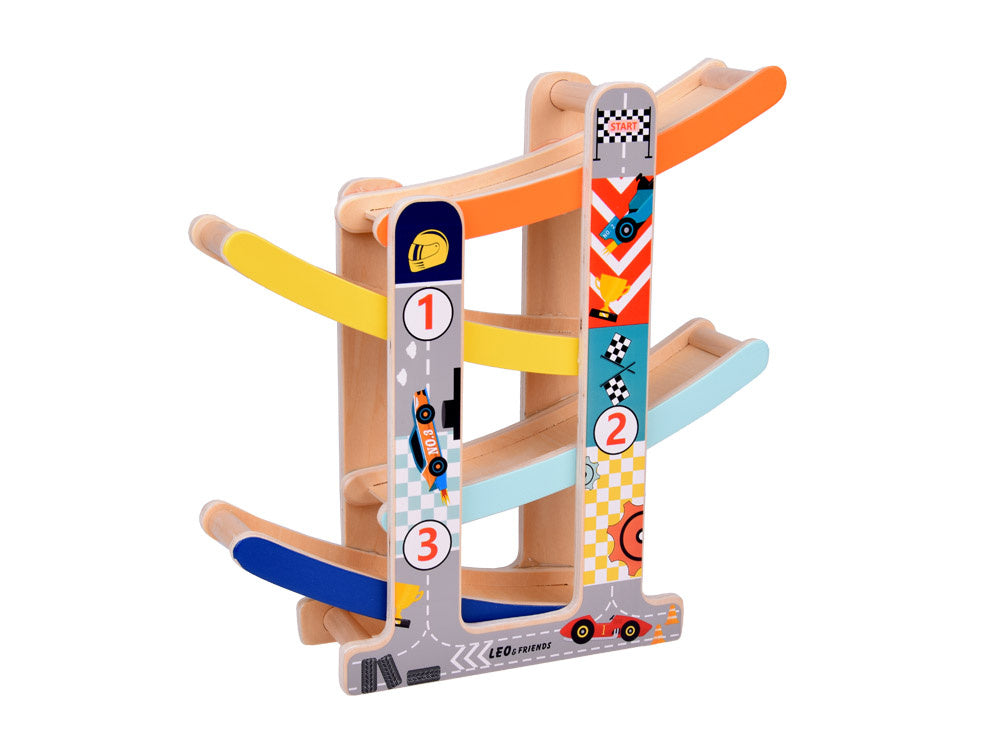 Medinis nusileidimo takas automobiliams su automobiliais