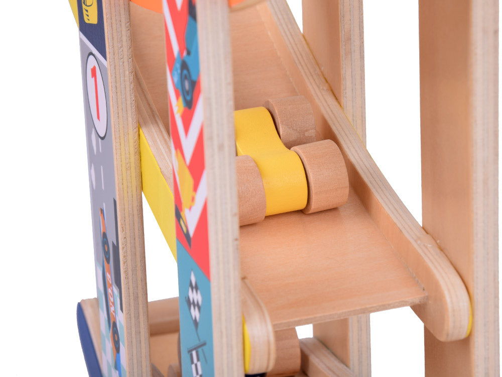 Medinis nusileidimo takas automobiliams su automobiliais