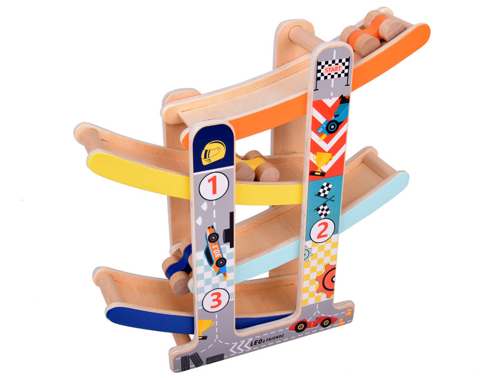 Medinis nusileidimo takas automobiliams su automobiliais