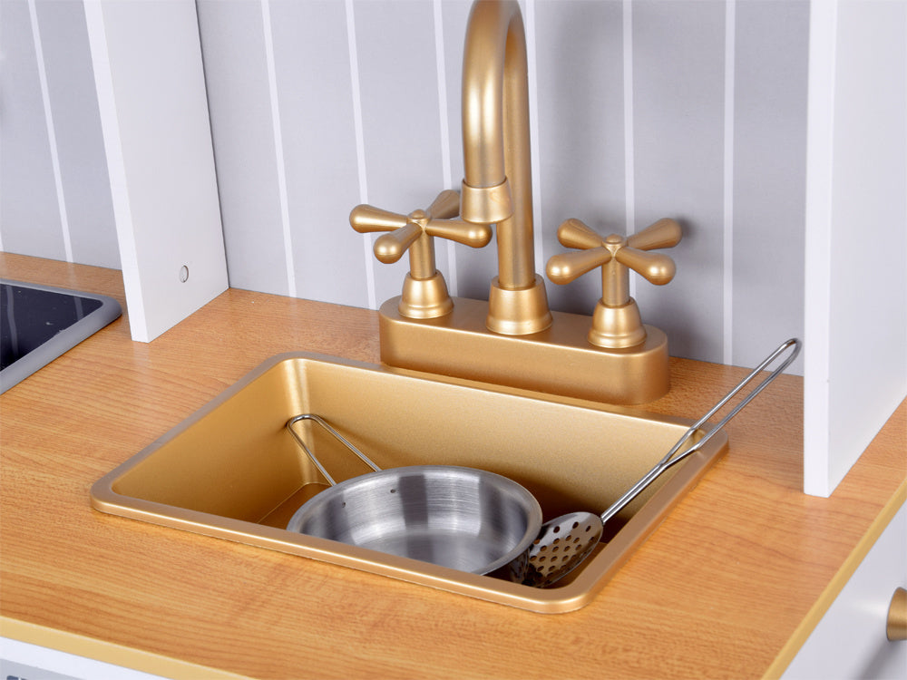 Elegantiška medinė virtuvė su priedais, šviesos ir garso efektais, balta