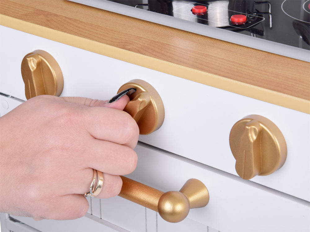 Elegantiška medinė virtuvė su priedais, šviesos ir garso efektais, balta