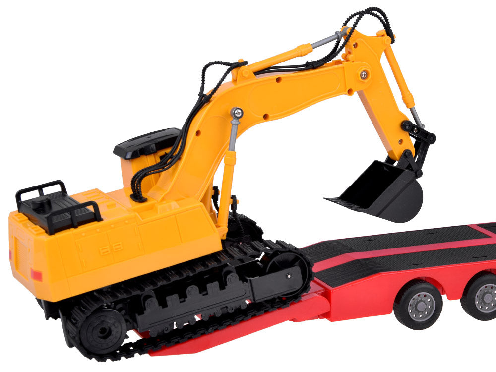 Nuotoliniu būdu valdomas sunkvežimis Mercedes su priekaba ir ekskavatoriumi