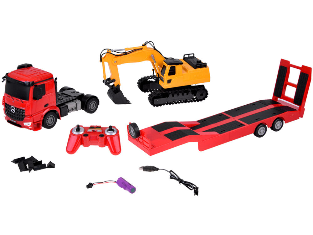 Nuotoliniu būdu valdomas sunkvežimis Mercedes su priekaba ir ekskavatoriumi