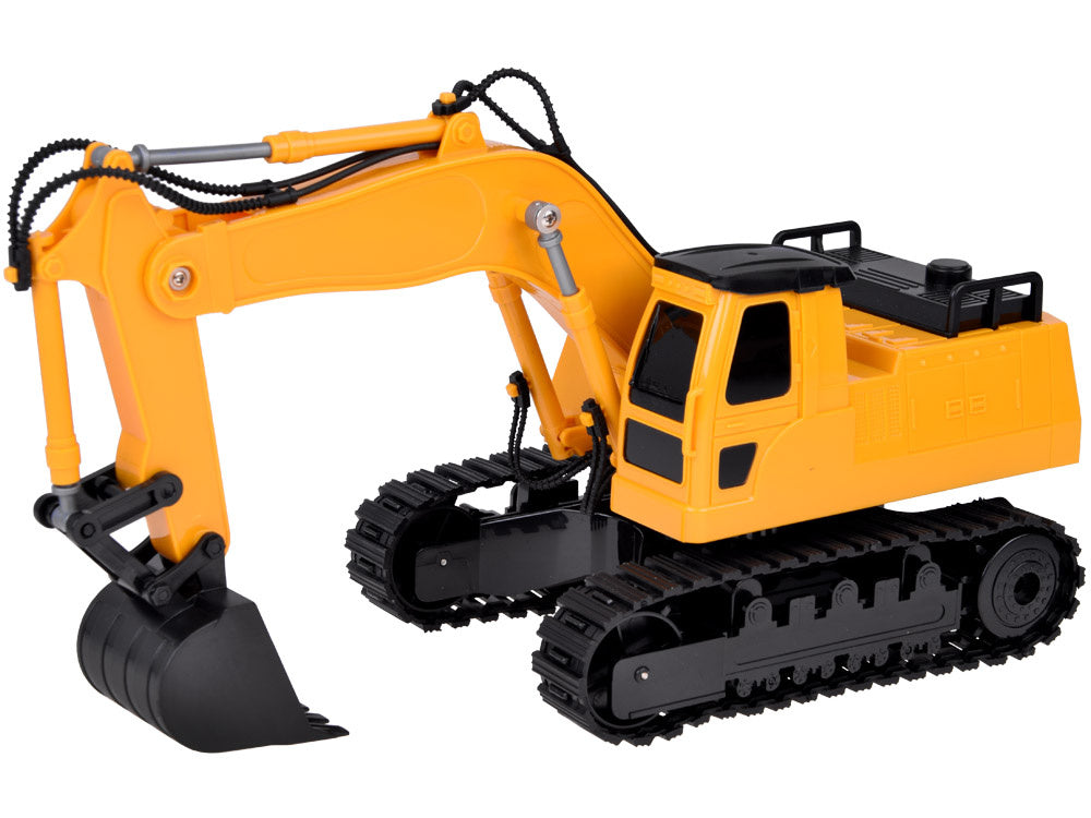 Nuotoliniu būdu valdomas sunkvežimis Mercedes su priekaba ir ekskavatoriumi