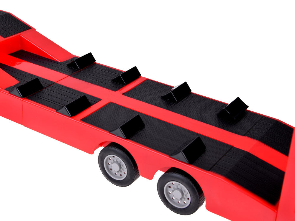 Nuotoliniu būdu valdomas sunkvežimis Mercedes su priekaba ir ekskavatoriumi