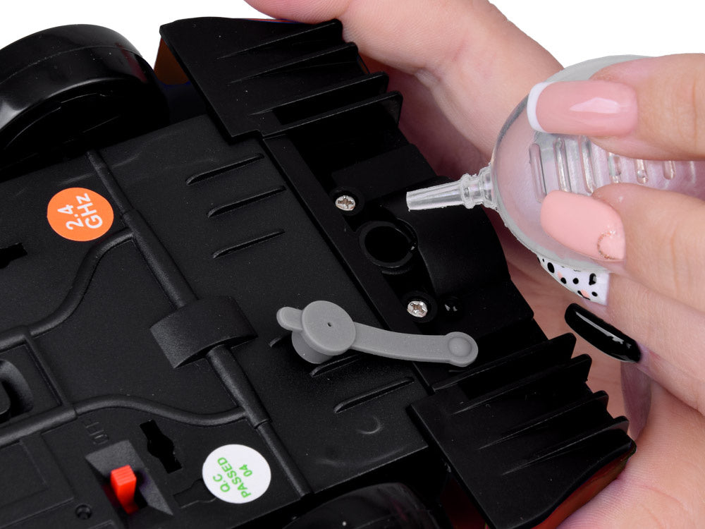 Nuotoliniu būdu valdomas „Drift 4x4“ automobilis su dūmų efektu, raudonas