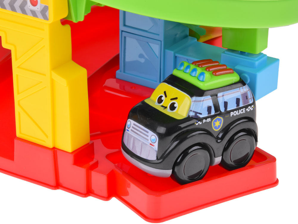 Spiralinė lenktynių trasa su 2 automobiliai