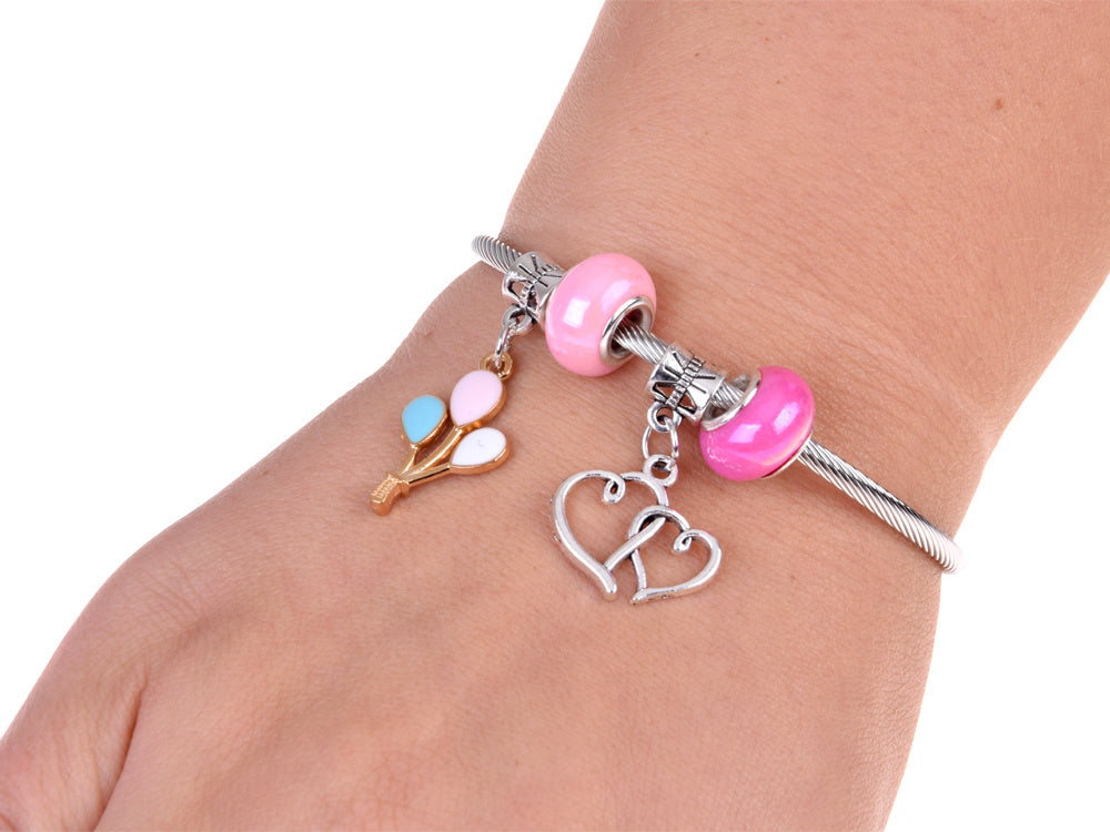 Sulankstoma papuošalų dėžutė su karoliukais ir plaukų aksesuarais