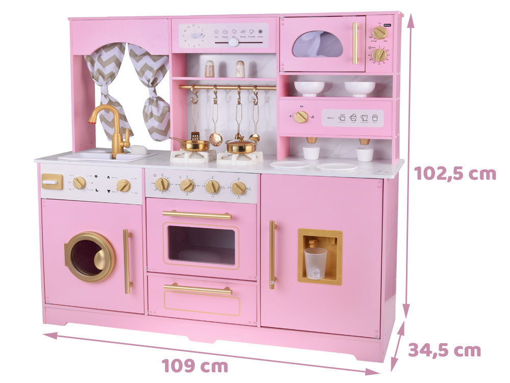 Didelė interaktyvi medinė virtuvė su prašmatniais aukso aksesuarais ir kavos aparatu