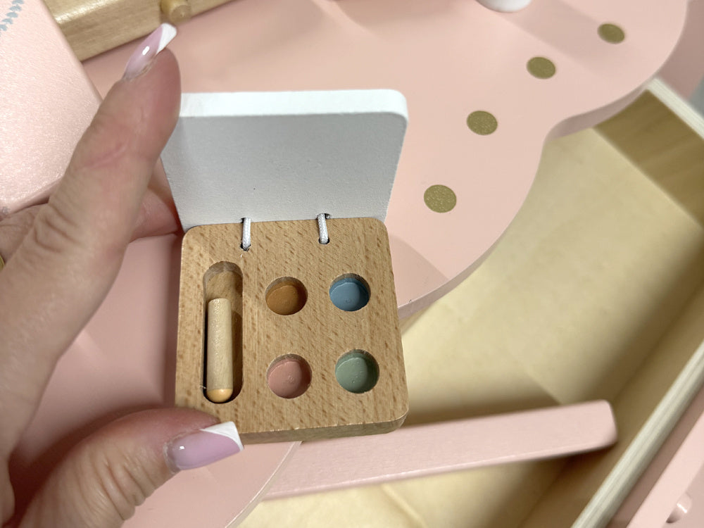 Medinis karališkas kosmetinis staliukas su veidrodžiu, kėde ir aksesuarais