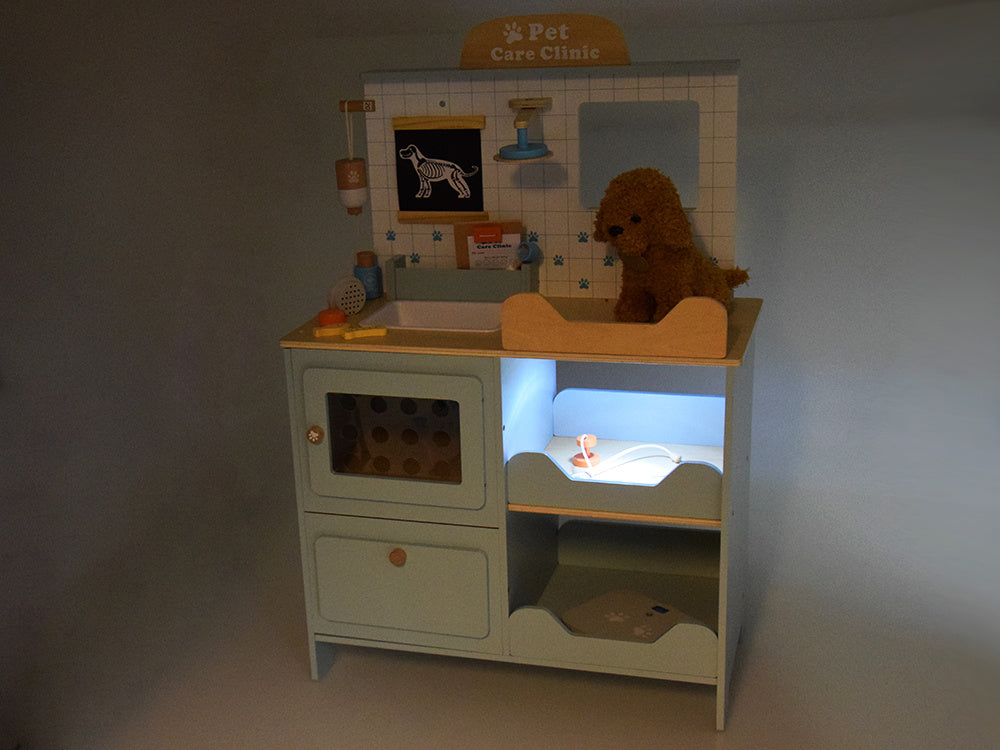Medinė veterinarijos klinika vaikams su priedais