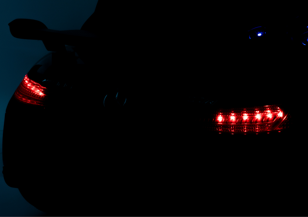 Vienvietis elektromobilis vaikams Mercedes GTR, baltas