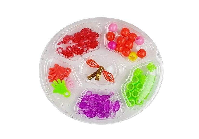 Grožio rinkinys dėžutėje su bateliais ir vėriniu