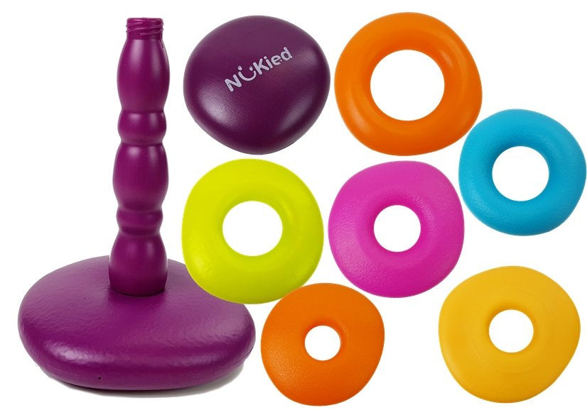 Piramidė iš spalvotų žiedų