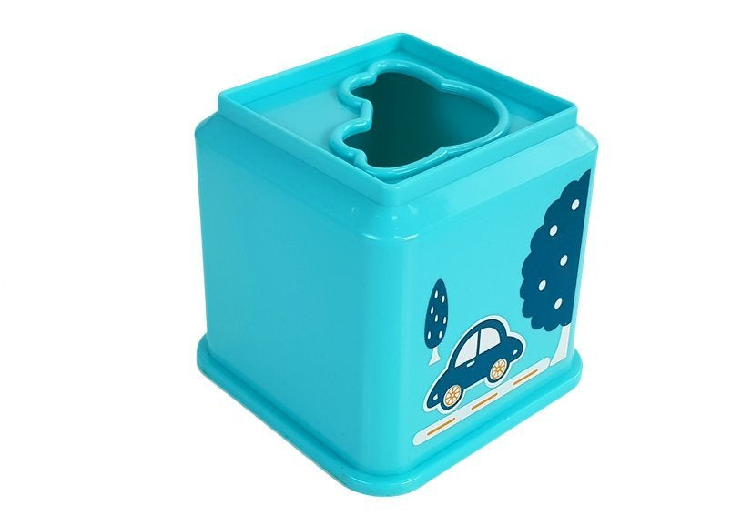 Piramidės formos kvadratiniai puodeliai su transporto priemonių paveikslėliais