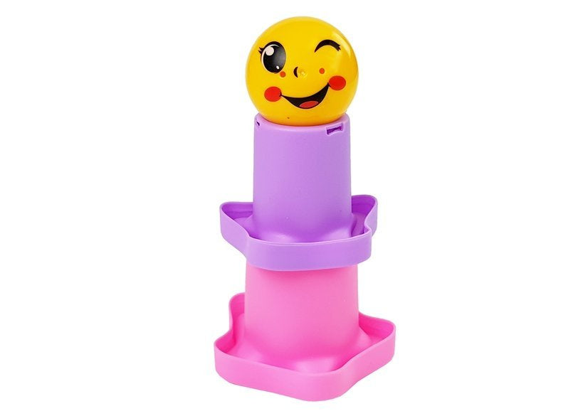 Spalvotų puodelių piramidė