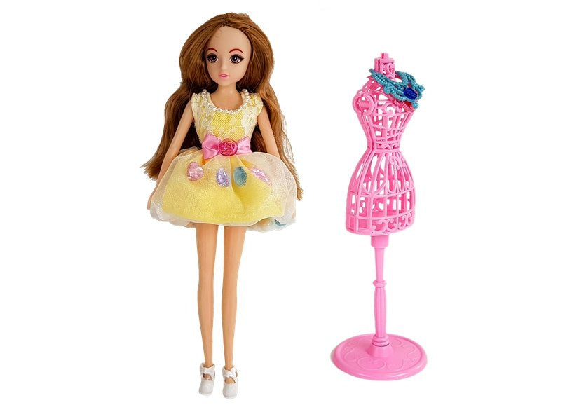 Lėlė savo persirengimo kambaryje su šviesa ir veidrodžiu, 26 cm