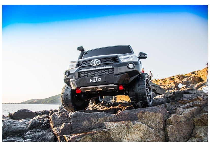 Vaikiškas elektromobilis Toyota Hilux, juodas lakuotas