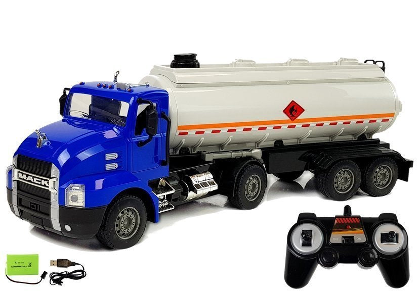 Nuotoliniu būdu valdomas sunkvežimis su cisterna ir vandens siurbliu