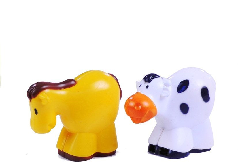 Spalvingas traktorius su priekaba ir gyvūnais - šviesos ir garso efektais