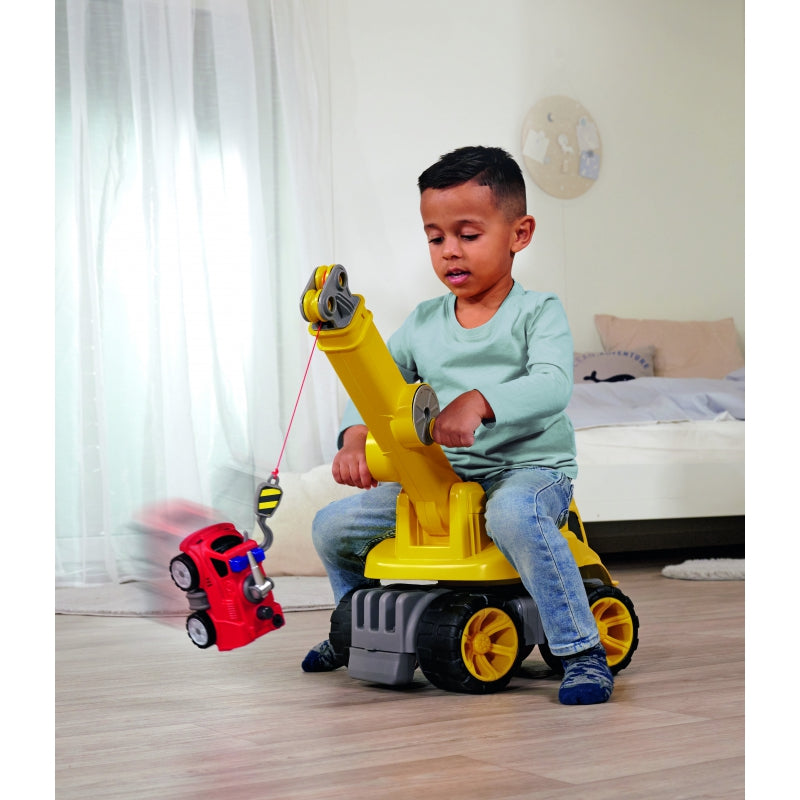 Automobilis su kranu