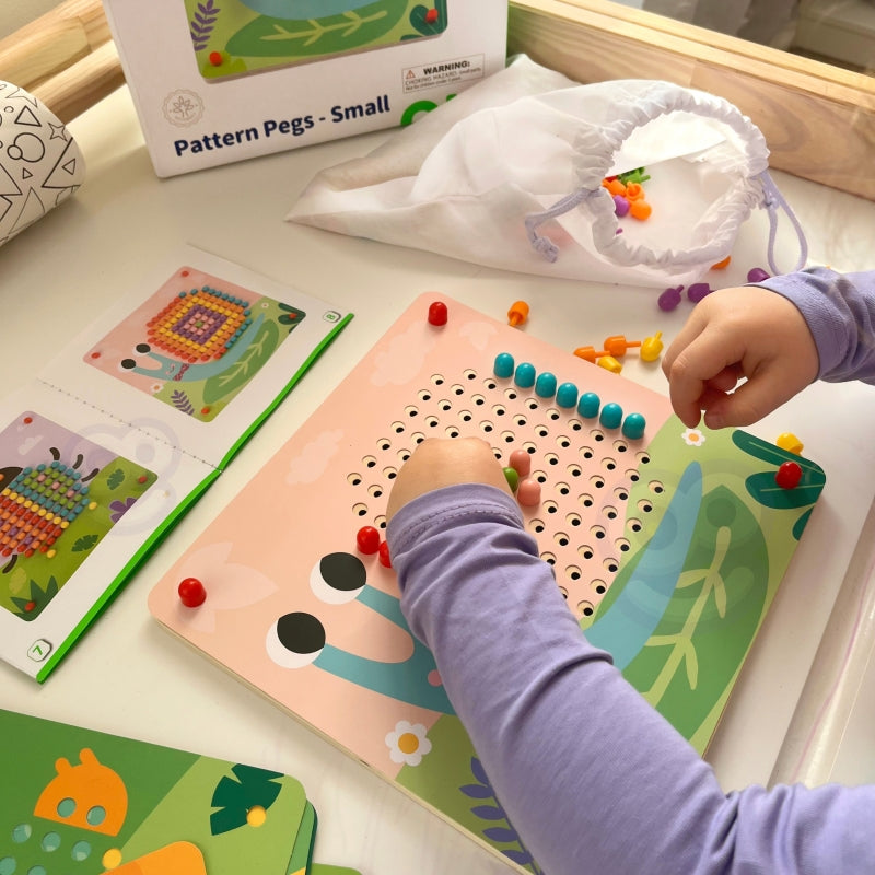 Spalvinga vaikiška puzlė 10 vnt. šablonų ir kaištukai, Tooky Toy