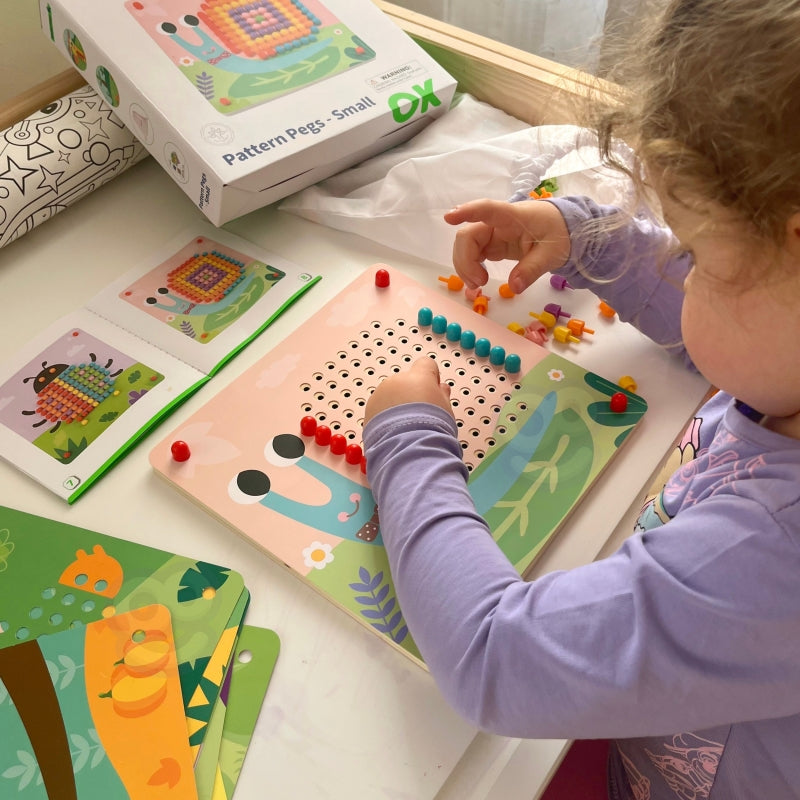 Spalvinga vaikiška puzlė 10 vnt. šablonų ir kaištukai, Tooky Toy