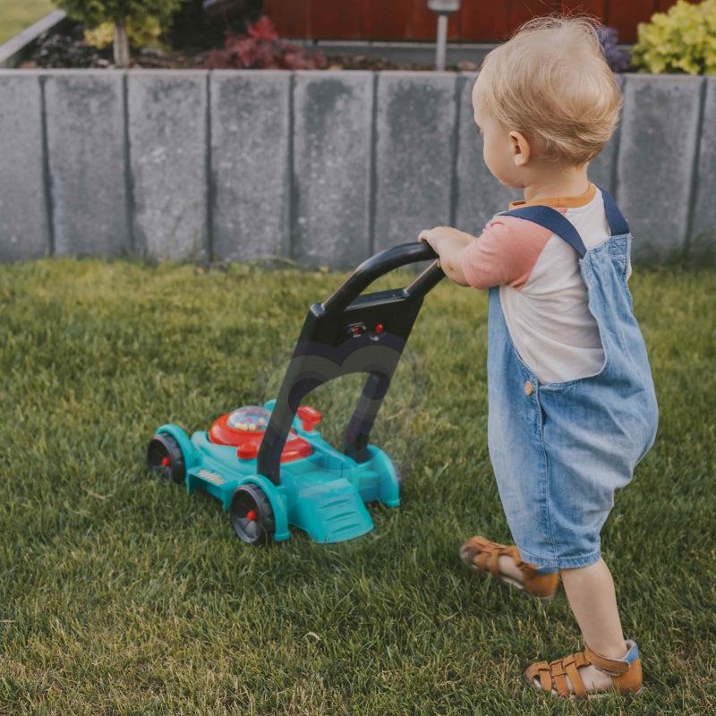 Žaislinė žoliapjove ir šalmu