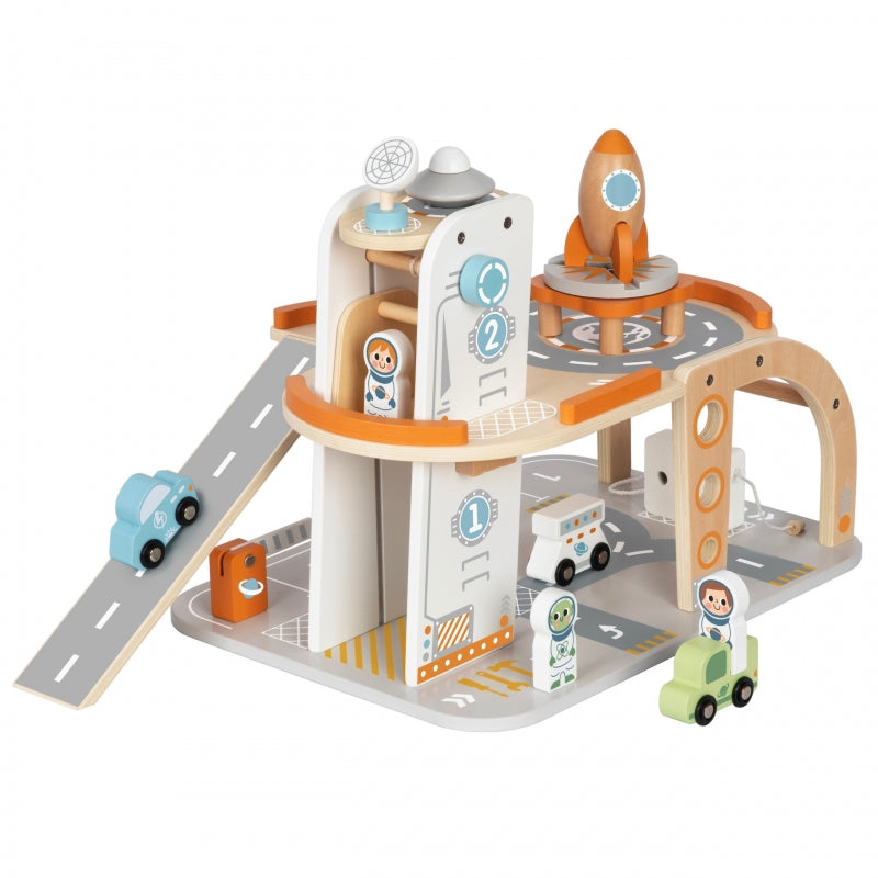 Medinė kosminė stotis su automobilių stovėjimo aikštele, TOOKY TOY