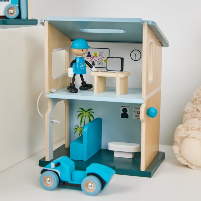 Medinė policijos stotis su figūrėlėmis ir transporto priemonėmis 12 vnt. CLASSIC WORLD