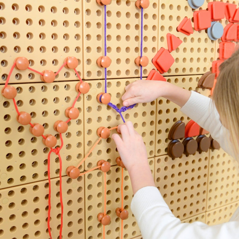 Kūrybinei lentai skirtu smeigtukų ir virvelių rinkinys, 260 el., Masterkidz