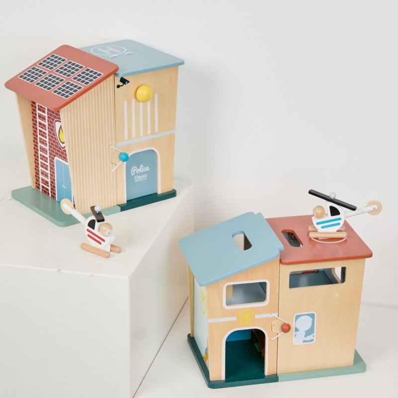 Medinė gaisrinė stotis su figūrėlėmis ir transporto priemonėmis 13 vnt. CLASSIC WORLD