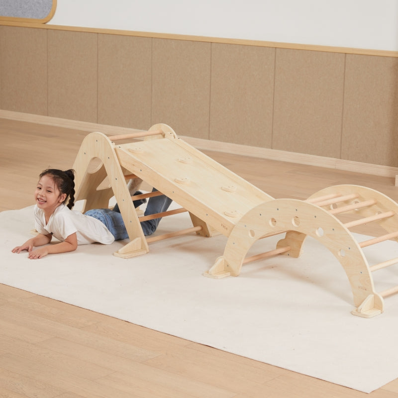 Medinė čiuožykla ir laipiojimo siena vaikams, VIGA