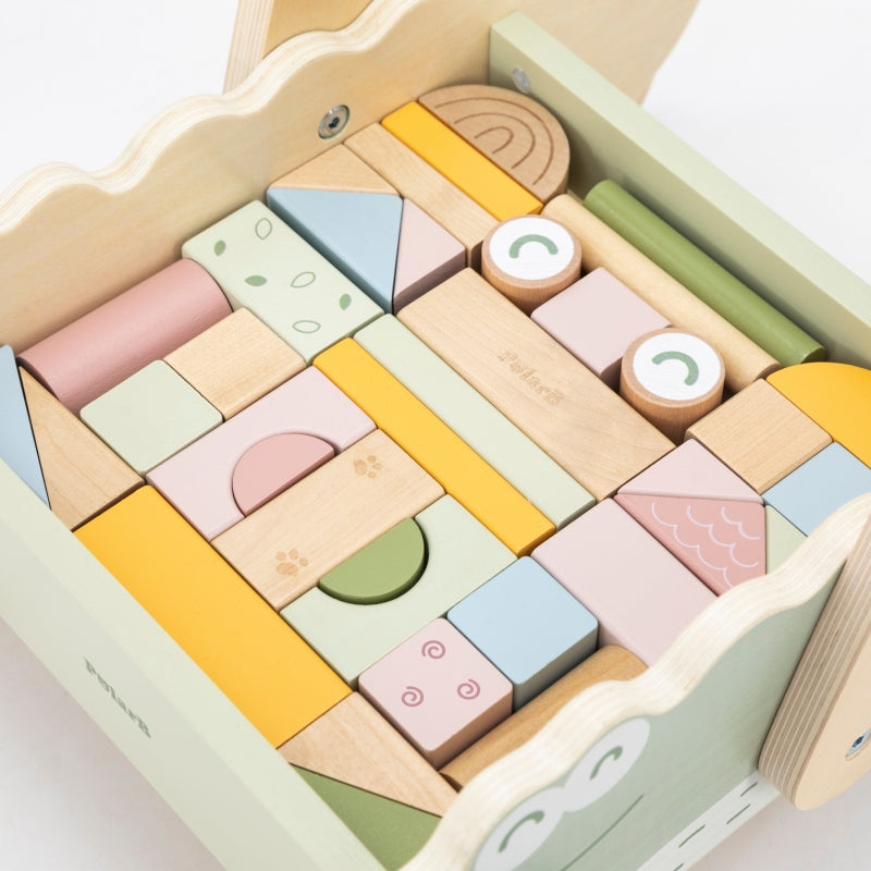 Medinis stumiamas vėžimėlis su statybiniais blokais, Viga