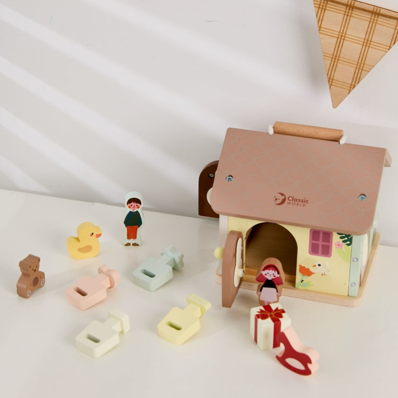 Medinis sensorinis edukacinis namelis su spynomis ir raktais, 11 el., CLASSIC WORLD