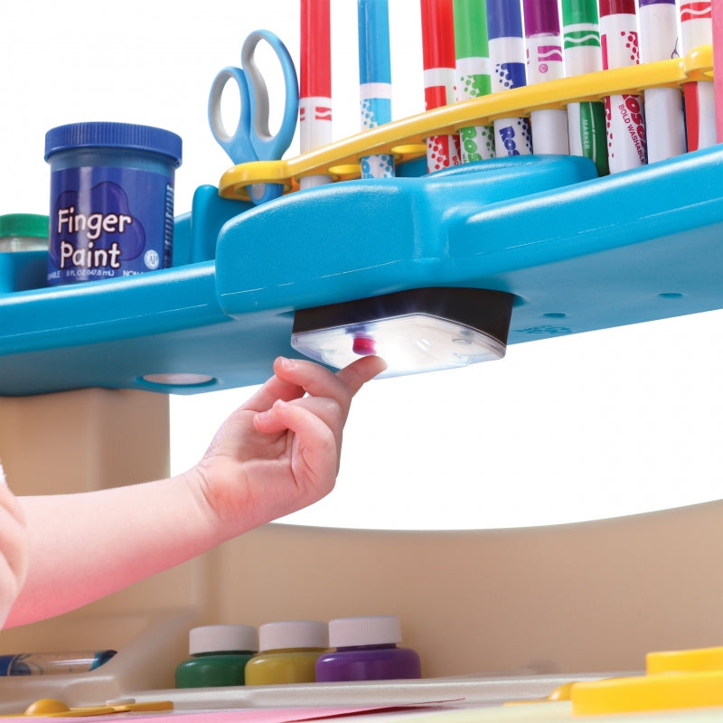 Vaikiškas rašomasis stalas su kėde Art Corner Delux, Step2