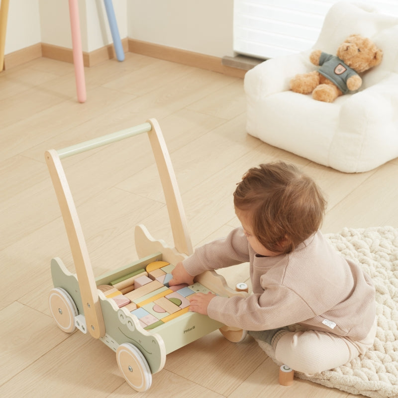 Medinis stumiamas vėžimėlis su statybiniais blokais, Viga