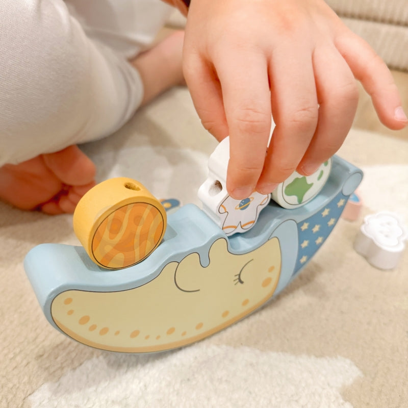 Medinė Montessori balansuojanti dėlionė, mėnulis, TOOKY TOY