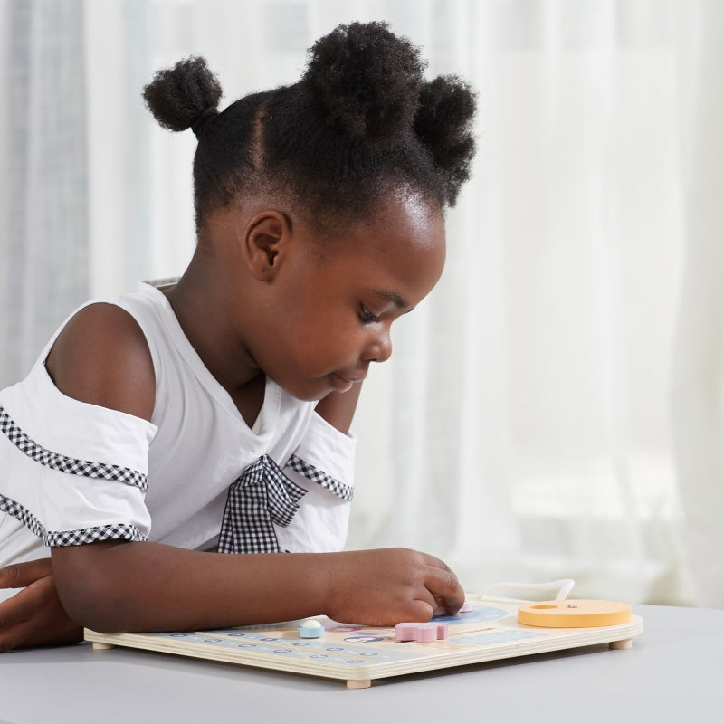 Medinis pakabinamas sieninis kalendorius su laikrodžiu Viga PolarB