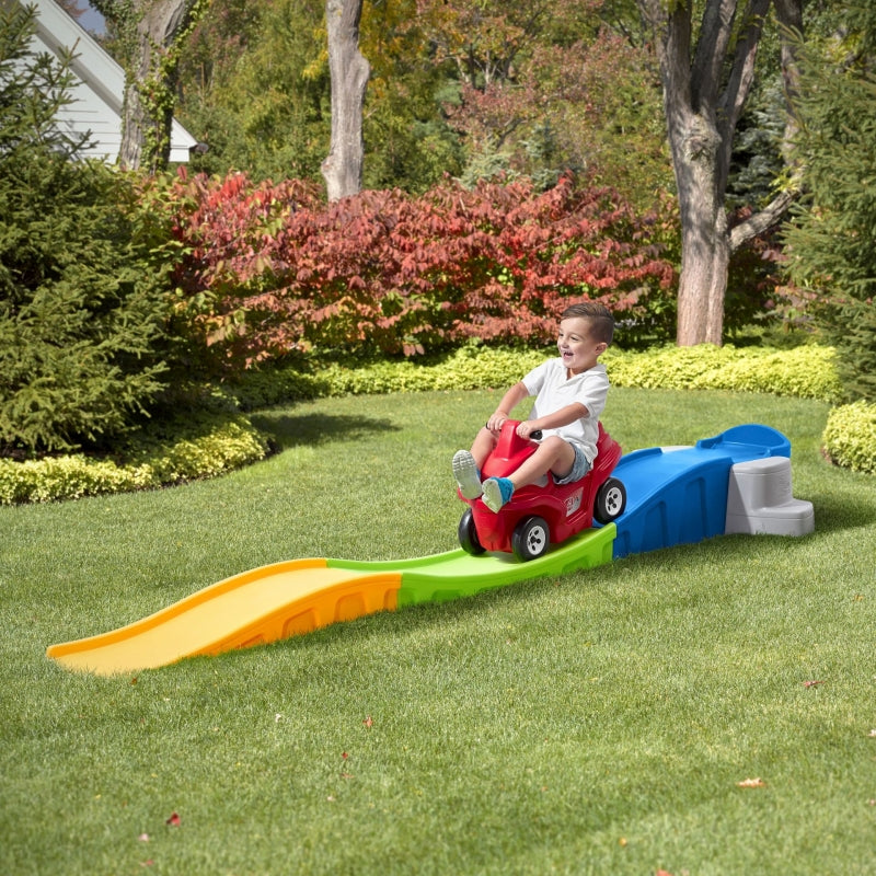 Kalneliai su raudonu automobiliu STEP2