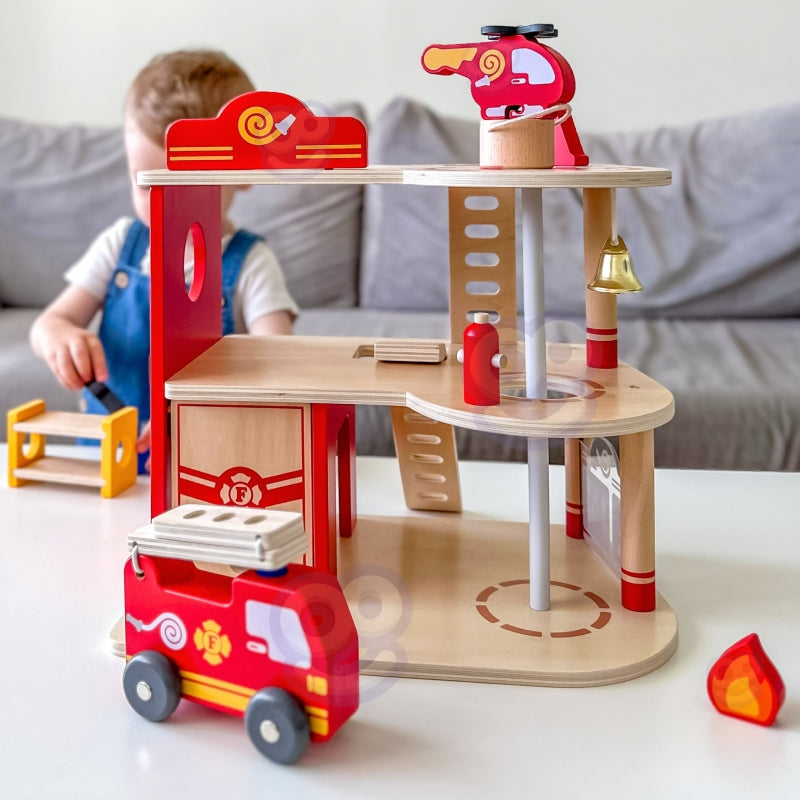 Medinis priešgaisrinės stoties rinkinys vaikams su figūrėlėmis 14 el., VIGA