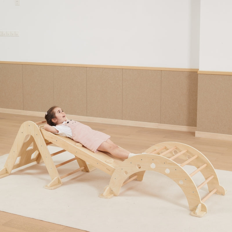 Medinė čiuožykla ir laipiojimo siena vaikams, VIGA