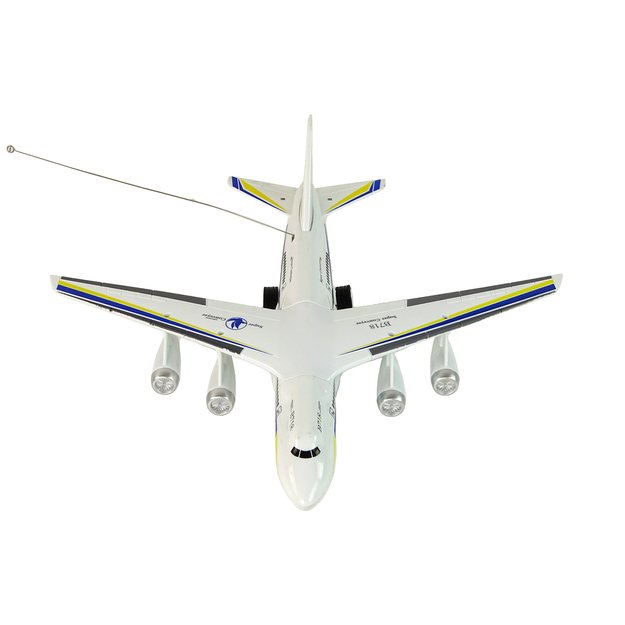 Nuotoliniu būdu valdomas keleivinis lėktuvas, baltas