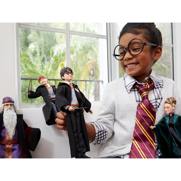 Hario Poterio lėlė su Grifindoro mokykliniais drabužiais ir lazdele