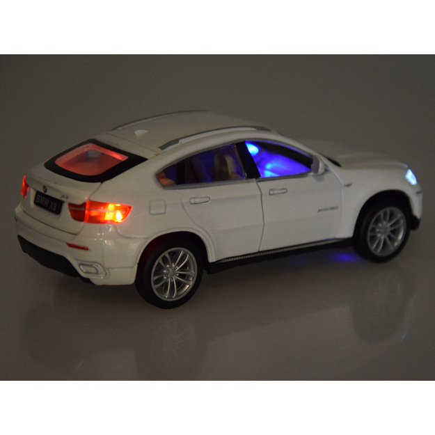 Metalinis automobilis BMW X6 su garso ir šviesos efektais, baltas