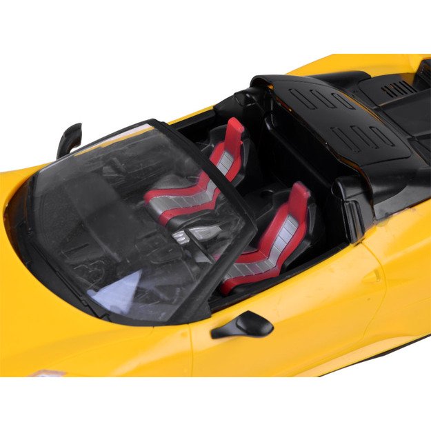 Nuotoliniu būdu valdomas sportinis automobilis, geltonas